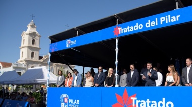 Achával encabezó el desfile por el Tratado