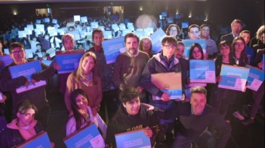 Fernando Moreira entregó 484 computadoras de Conectar Igualdad Bonaerense