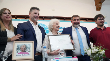 Reconocimiento a Estela de Carlotto en Merlo