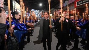 Kicillof participó de una marcha de antorchas en Moreno en homenaje a Eva Perón