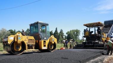 Achával continúa la pavimentación de los barrios