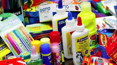 Moreno arma ferias para ofrecer útiles de la canasta escolar a precios populares