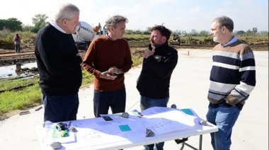 Con apoyo de Provincia, la UNAHUR retoma las obras del campo de deportes en William Morris