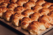 La Cámara de Panaderos bonaerense analiza suspender la producción de medialunas