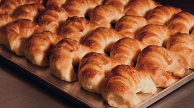 La Cámara de Panaderos bonaerense analiza suspender la producción de medialunas