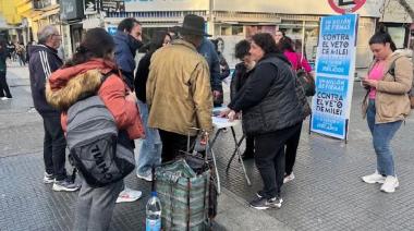 Juan Eslaiman y el Frente Renovador recolectan firmas en las calles de San Martín en defensa de los jubilados