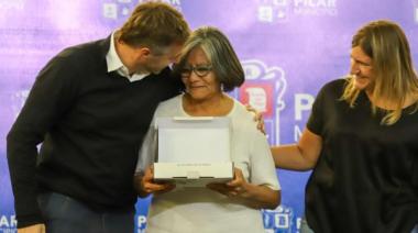 Tres mil vecinos vinculados a la educación recibieron sus tablets