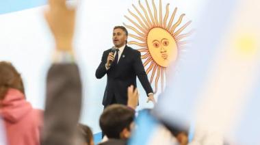 Achával acompañó a los alumnos de Pilar en su promesa a la bandera