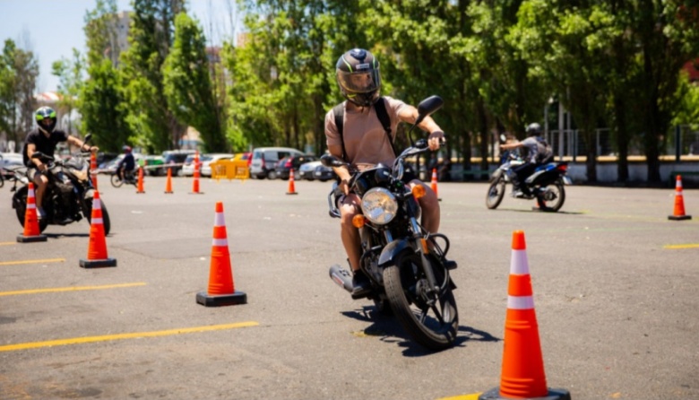 Tres de Febrero abre la primera escuela gratuita de manejo de motos en PBA