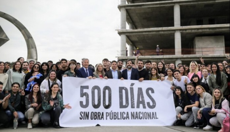Obra pública paralizada: Kicillof apuntó contra Milei en un acto en San Martín