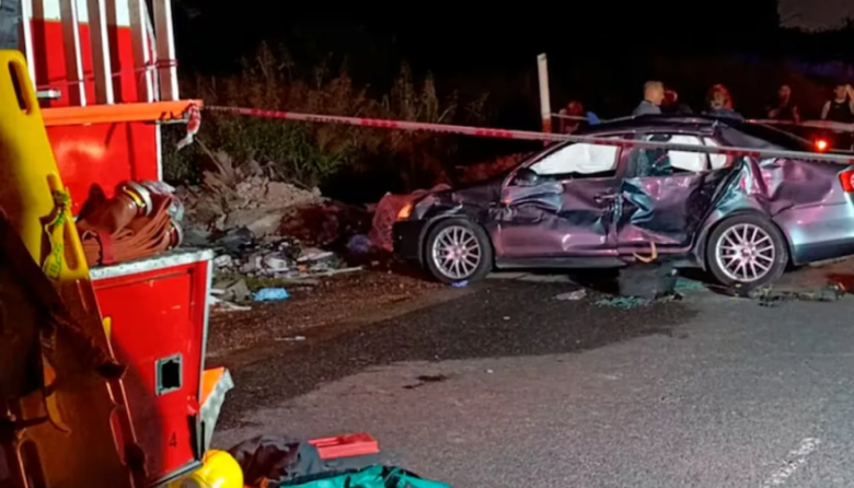 Atropellaron a una dotación de bomberos que trabajaba en un incendio: un muerto y tres heridos