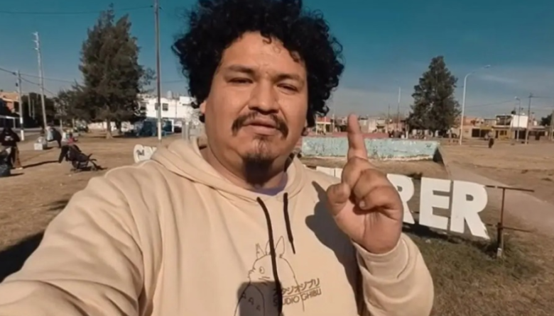 Quién es Israel Urquizo, el influencer que recorre zonas desconocidas de La Matanza en moto