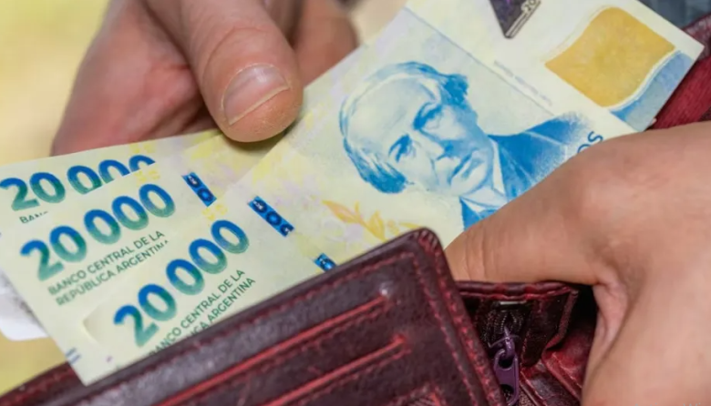 Indec: el incremento de los salarios en enero perdió contra la inflación