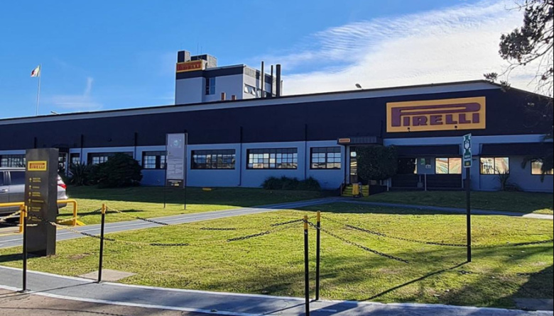 Pirelli frena su planta de Merlo y crece la alarma por los despidos
