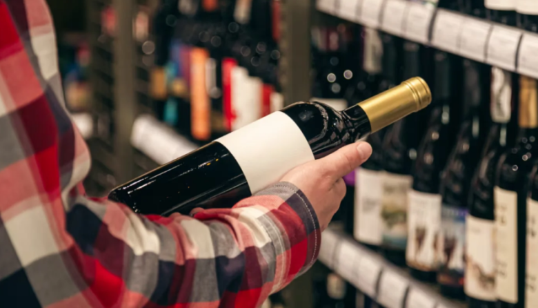 La Libertad Avanza propone modificar la ley que regula el alcohol en Provincia