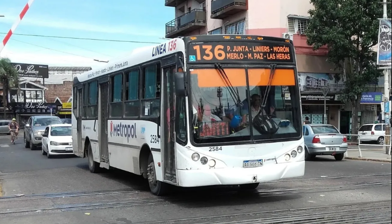 Analizan eliminar dos líneas de colectivos en el oeste del conurbano bonaerense