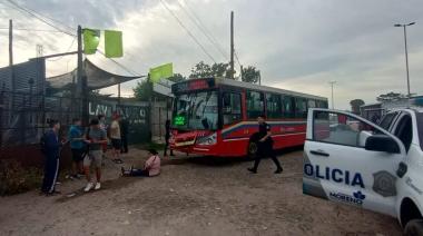 Un micro perdió el control y atropelló a varias personas en una parada
