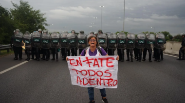 Trabajadores de Fate protestan en la Panamericana tras el cierre de la empresa