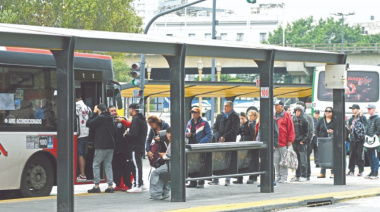 Pese al acuerdo con el Gobierno, los colectivos siguen con servicio reducido