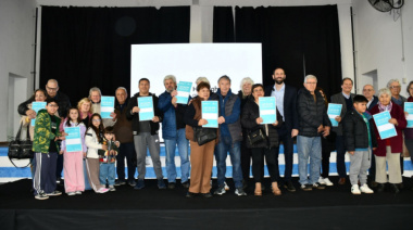 La Provincia entregó 284 escrituras en Hurlingham y 15 certificados de terrenos
