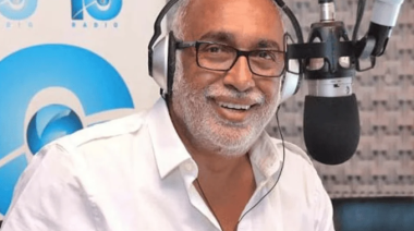 Murió Oscar González Oro, una de las voces más reconocidas de la radio argentina