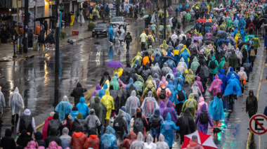 Bajo la lluvia, miles de fieles iniciaron la 52ª Peregrinación Juvenil a Luján