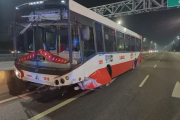 Choque de colectivo en General Paz: el conductor se cruzó de mano y terminó hospitalizado
