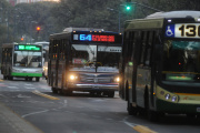 Colectivos y trenes subirán en el AMBA: el boleto más barato costará $530