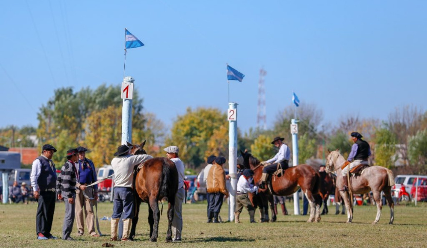 Gran fiesta criolla en Moreno con jineteada, aparte campero y música en vivo