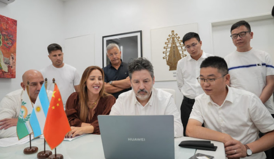 Merlo firmó un acuerdo con una empresa china para instalar un centro logístico