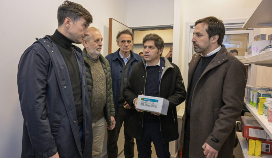 Morón: Kicillof inauguró un CAPS y reordenó la pelea del peronismo local